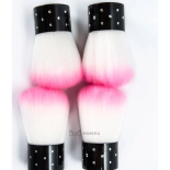 Staubpinsel mit Steinen