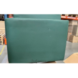 Friseurstuhl CUBE BLACK - samt grün - Zweite Wahl!