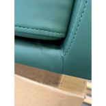 Friseurstuhl CUBE BLACK - samt grün - Zweite Wahl!